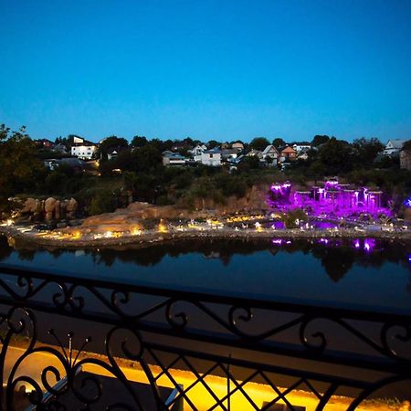 Готель River House Umany Kültér fotó