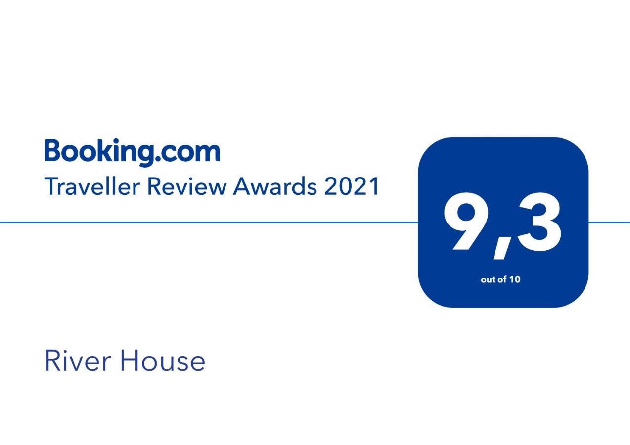 Готель River House Umany Kültér fotó