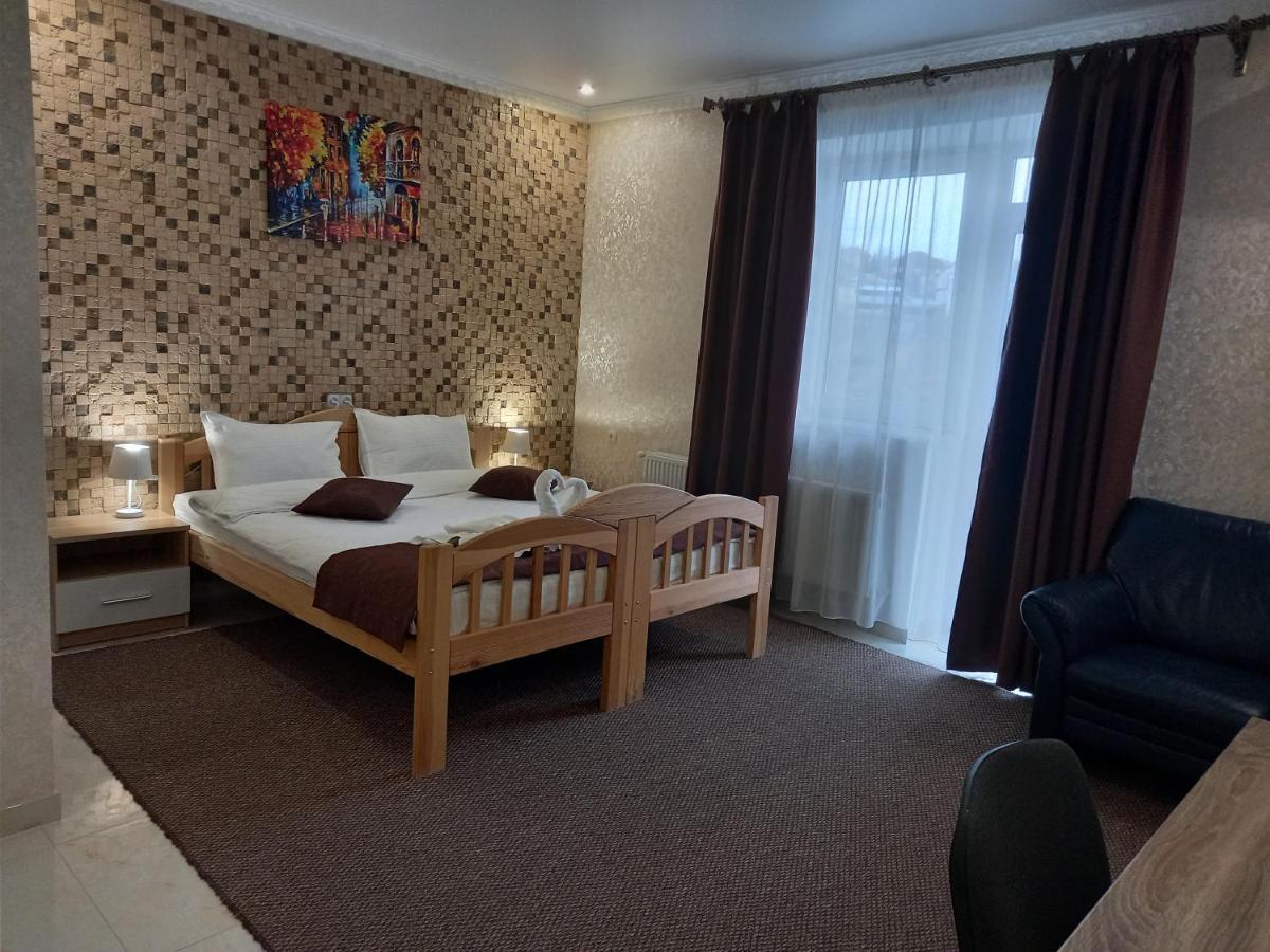 Готель River House Umany Kültér fotó