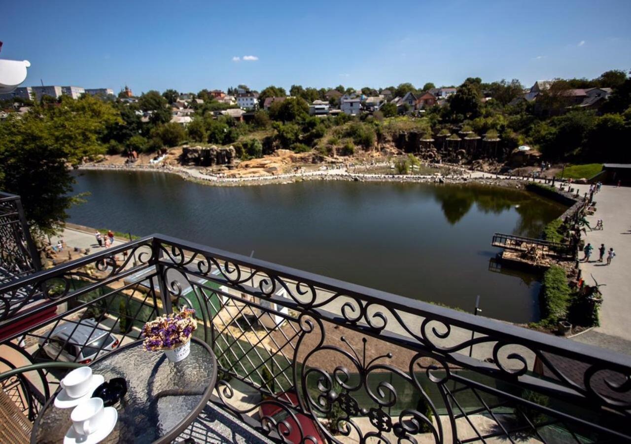 Готель River House Umany Kültér fotó