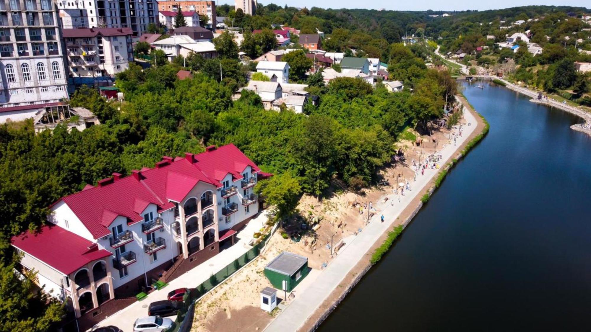 Готель River House Umany Kültér fotó