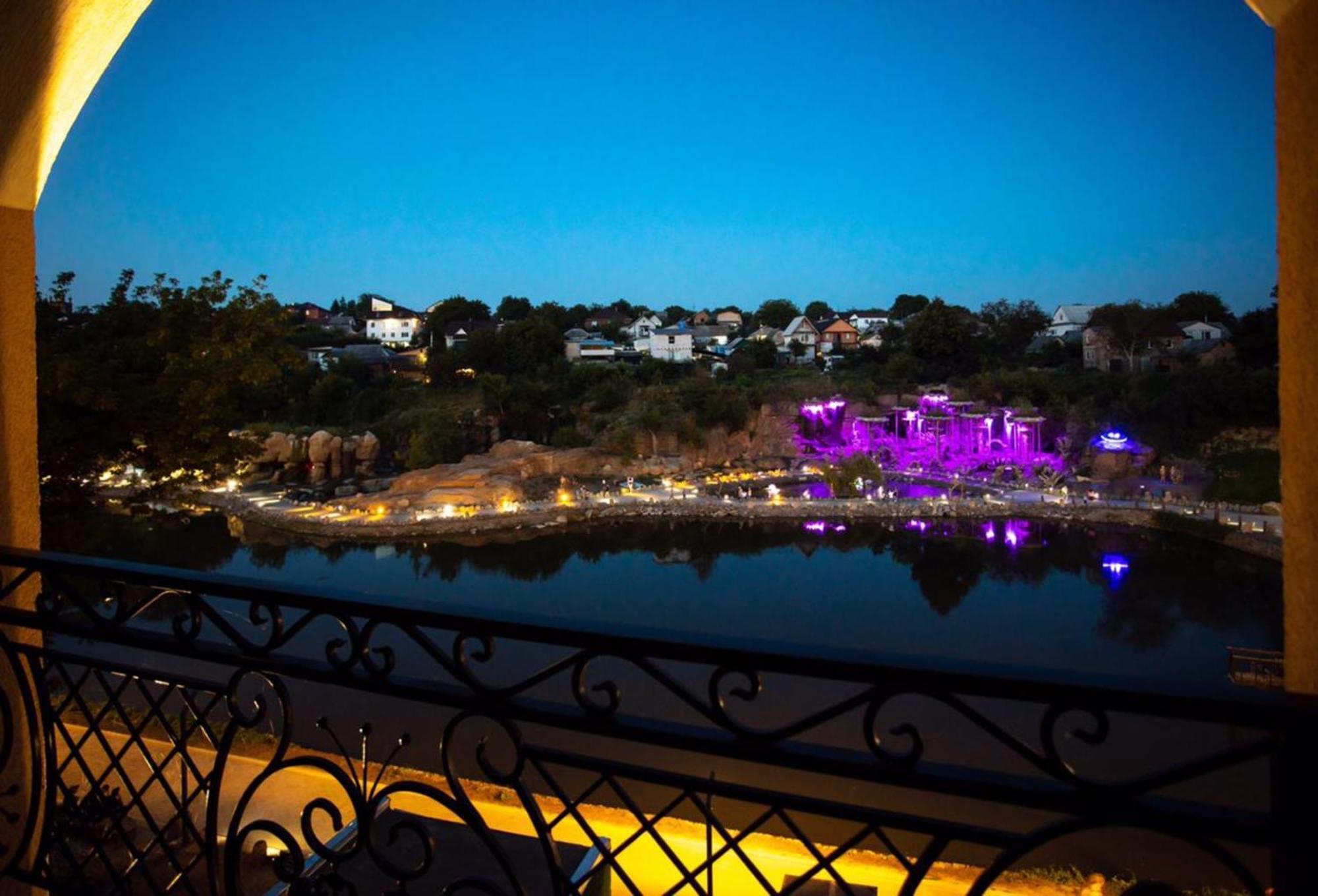 Готель River House Umany Kültér fotó