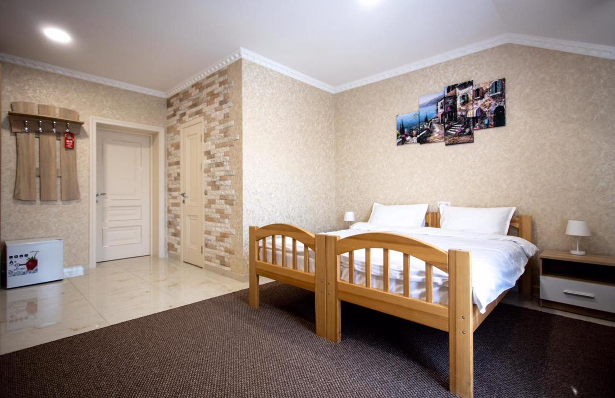 Готель River House Umany Kültér fotó