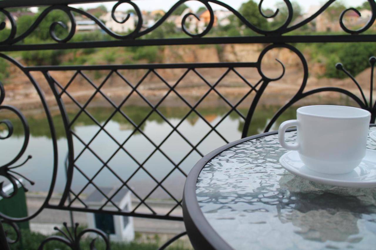 Готель River House Umany Kültér fotó