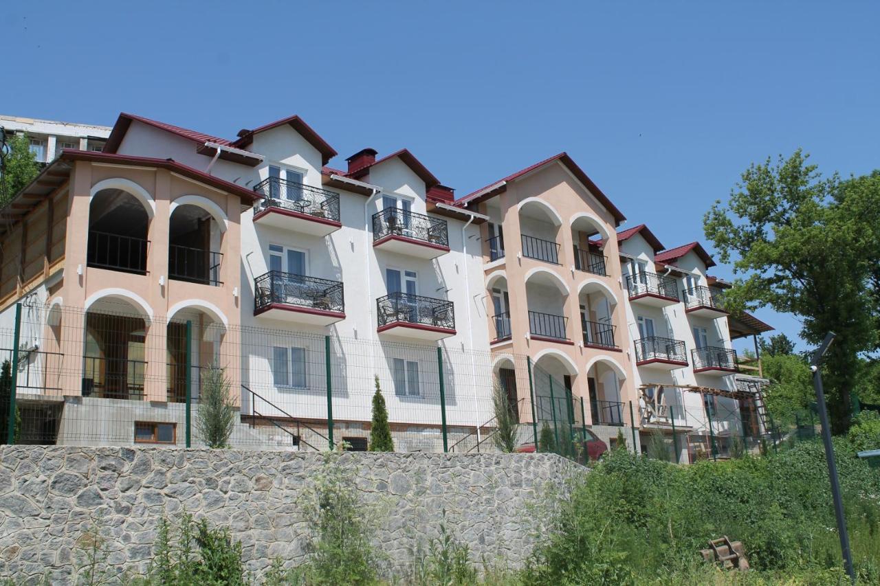 Готель River House Umany Kültér fotó