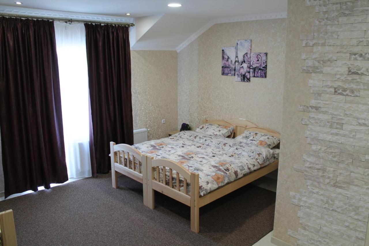 Готель River House Umany Kültér fotó