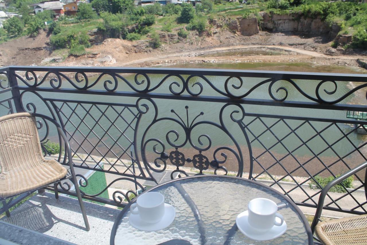 Готель River House Umany Kültér fotó